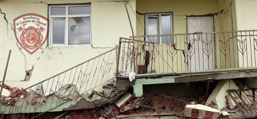 Bomberos-de-el-carmen-de-viboral-que-hacer-en-caso-de-sismos-2-965x449-Preparados para la Seguridad Sísmica-Medidas Cruciales en Caso de un Temblor