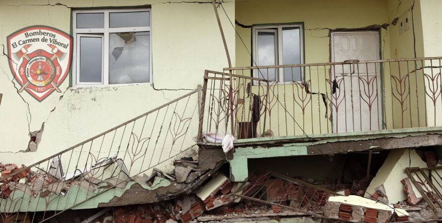 Bomberos-de-el-carmen-de-viboral-que-hacer-en-caso-de-sismos-2-965x449-Preparados para la Seguridad Sísmica-Medidas Cruciales en Caso de un Temblor